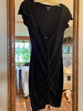 Missguided Black Ribbed Lace-Up V-Neck Mini Dress with Ruffle Sleeves